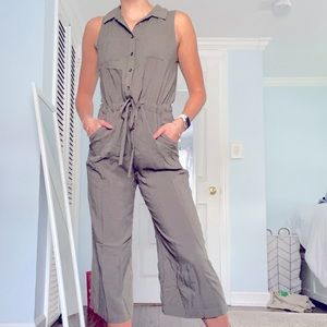 Women’s olive green jumpsuit WORN ONCE!!